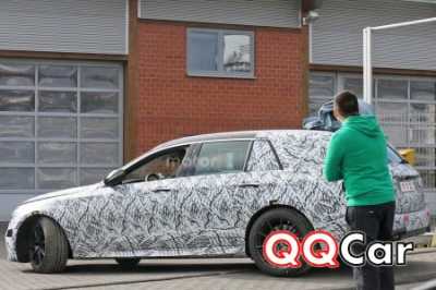 Новейший универсал Мерседес-AMG E63 Estate теснее на тестах Новейший универсал Мерседес-AMG E63 Estate теснее на тестах